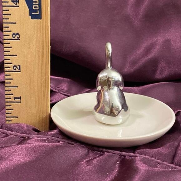 Baby Elephant Ceramic WHITE SILVER Sitting ELEPHANT TRINKET TRAY Ring Holder - Picture 4 of 9